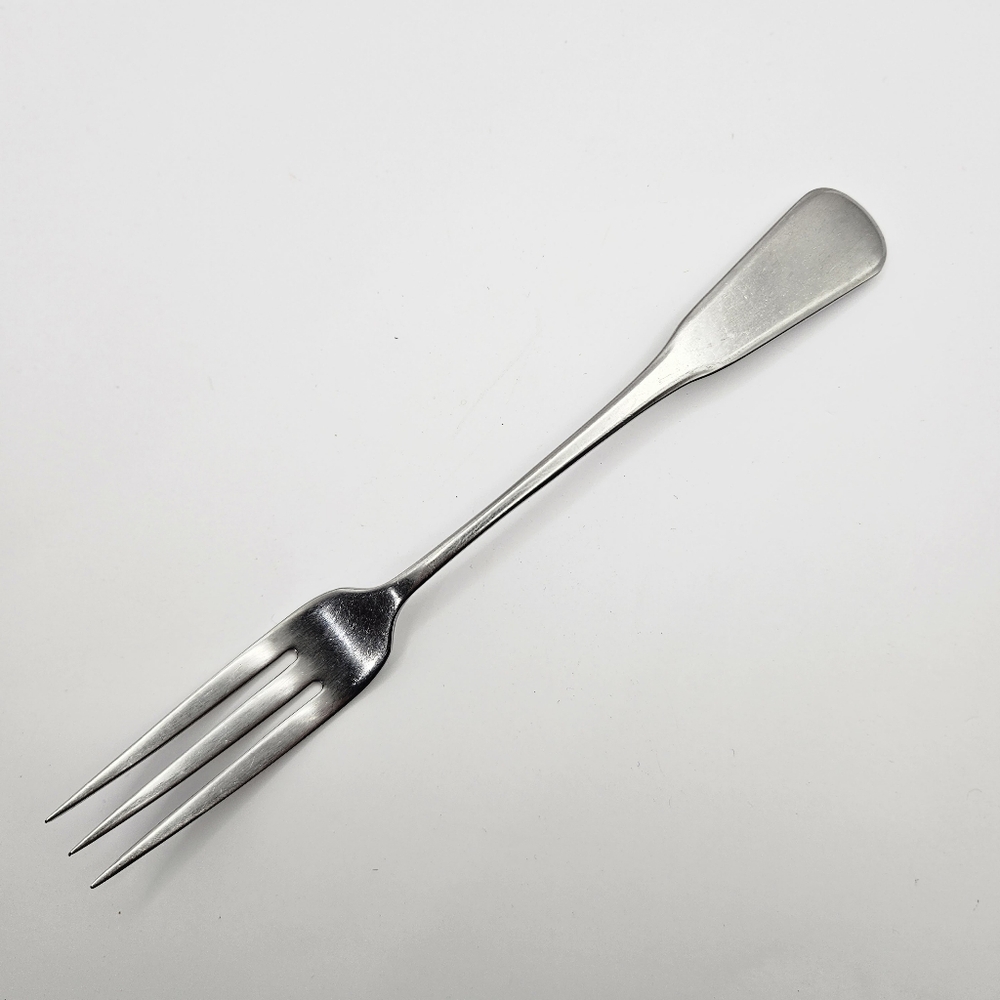 Oneida Deluxe INDEPENDENCE 1 Dinner Fork 3 Tines 7 1/2" Satin Stainless Skinny